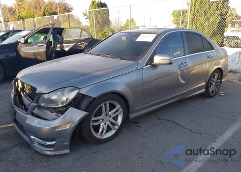 2013 Mercedes-Benz C 250 Sport из США, поврежденный, VIN WDDGF4HB9DA782704